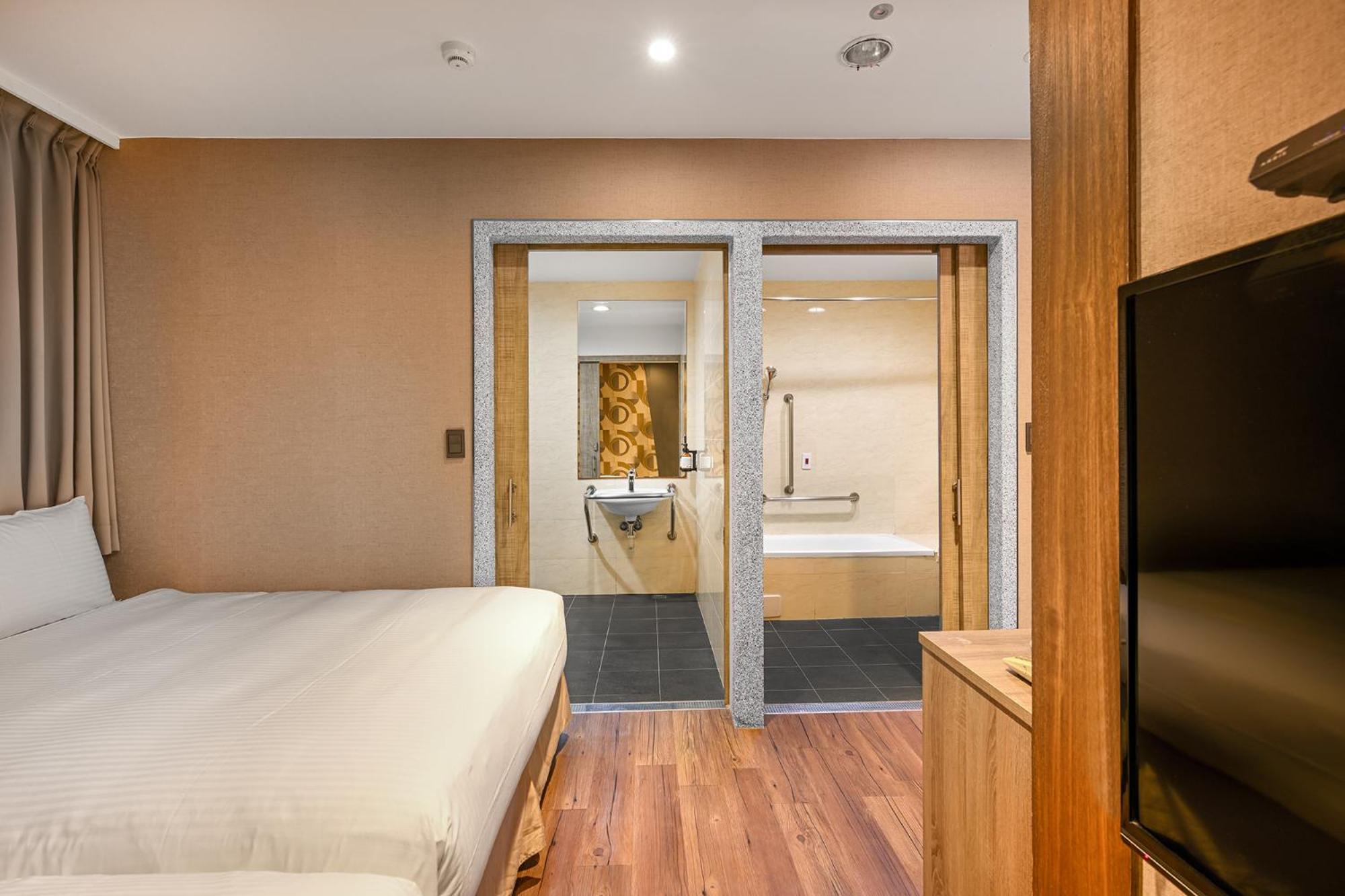 Ximen Hedo Hotel Kangding, Taipei Bagian luar foto