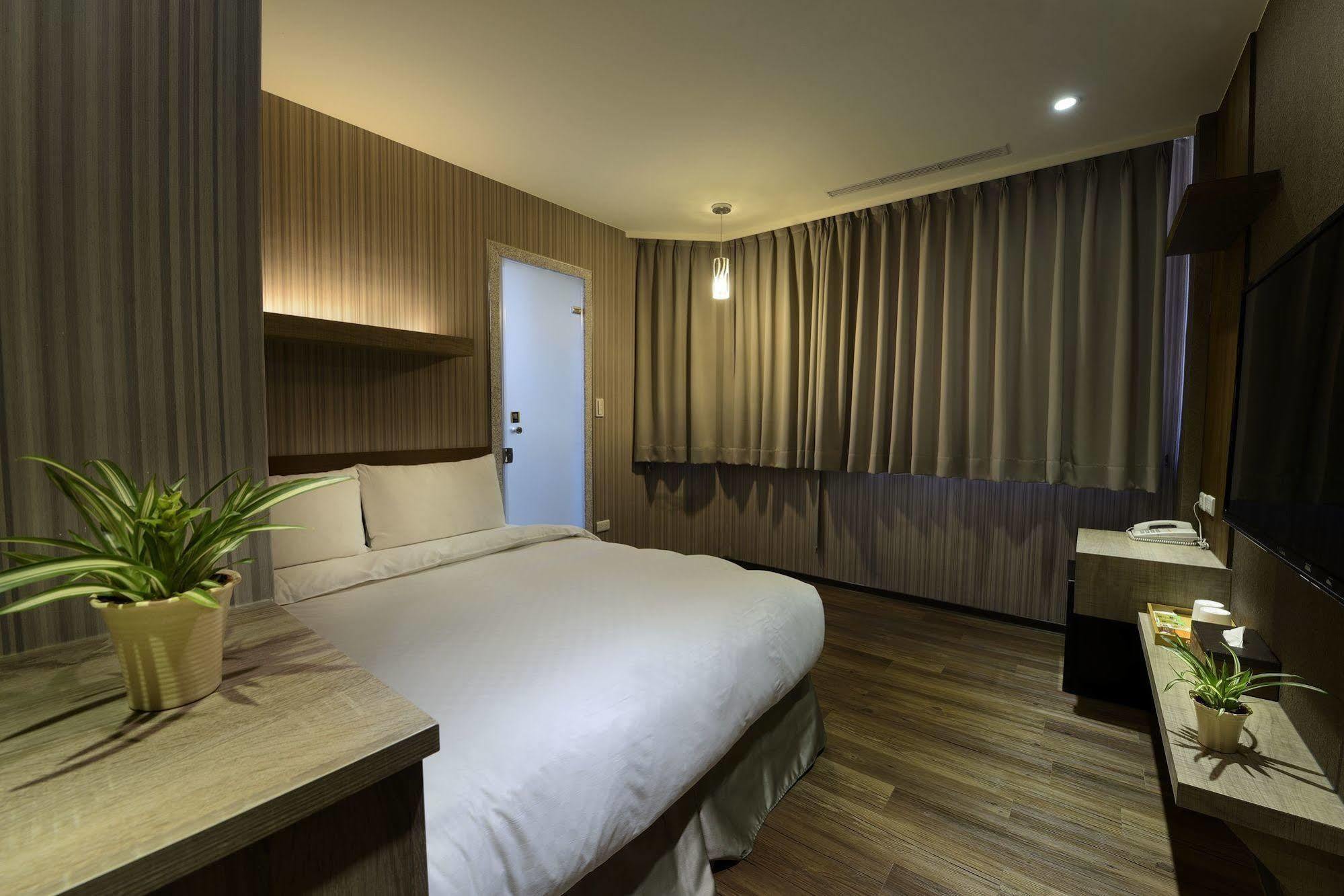 Ximen Hedo Hotel Kangding, Taipei Bagian luar foto